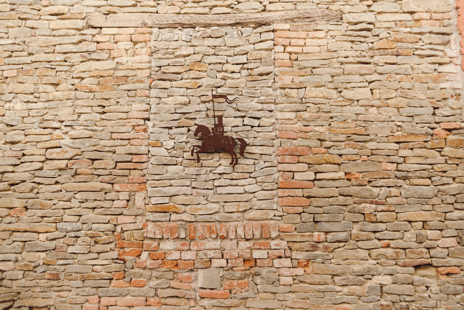Sagome in corten: dame e cavalieri