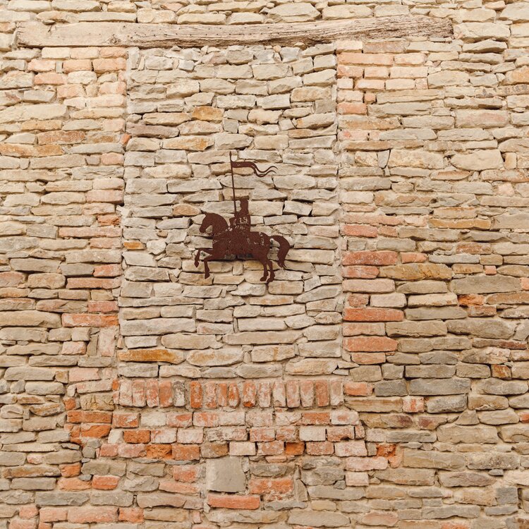 Sagome in corten: dame e cavalieri