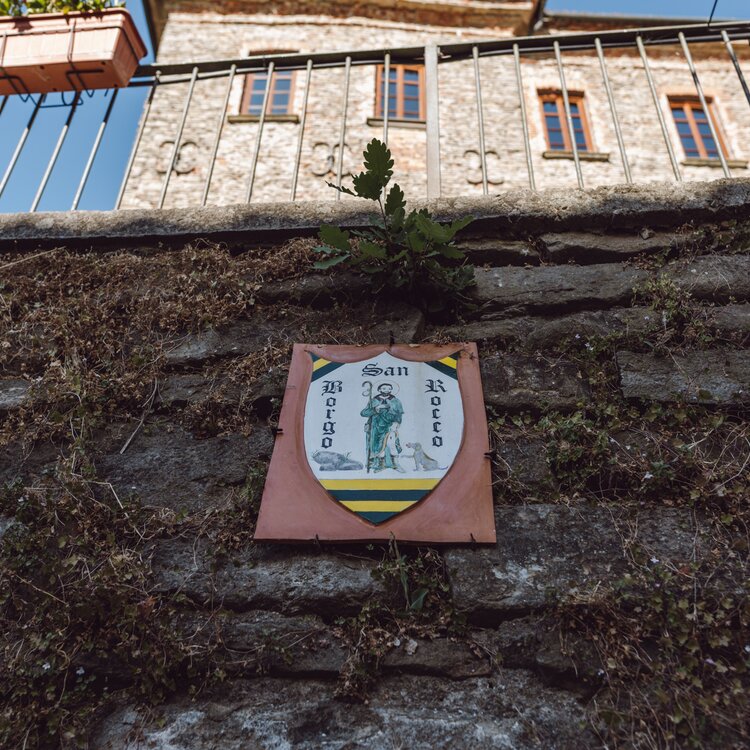 Giardini medievali e stemmi delle contrade